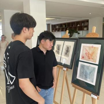 艺术展讯 | 乌克兰青年教师策展铜版画展于泉州信息工程学院启幕