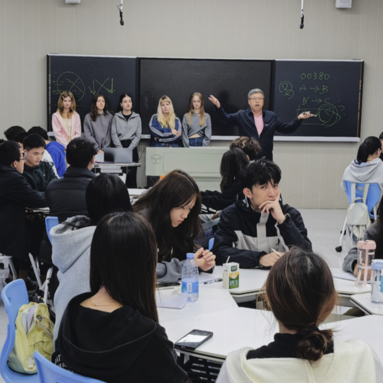 别开生面又意蕴深长的“跨文化交际”课