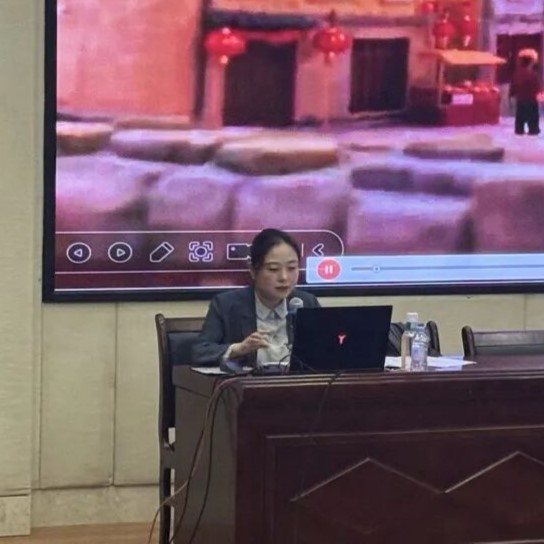 设计前沿—AIGC浪潮下的视觉设计 | 青岛大学黄钺教授来校开讲