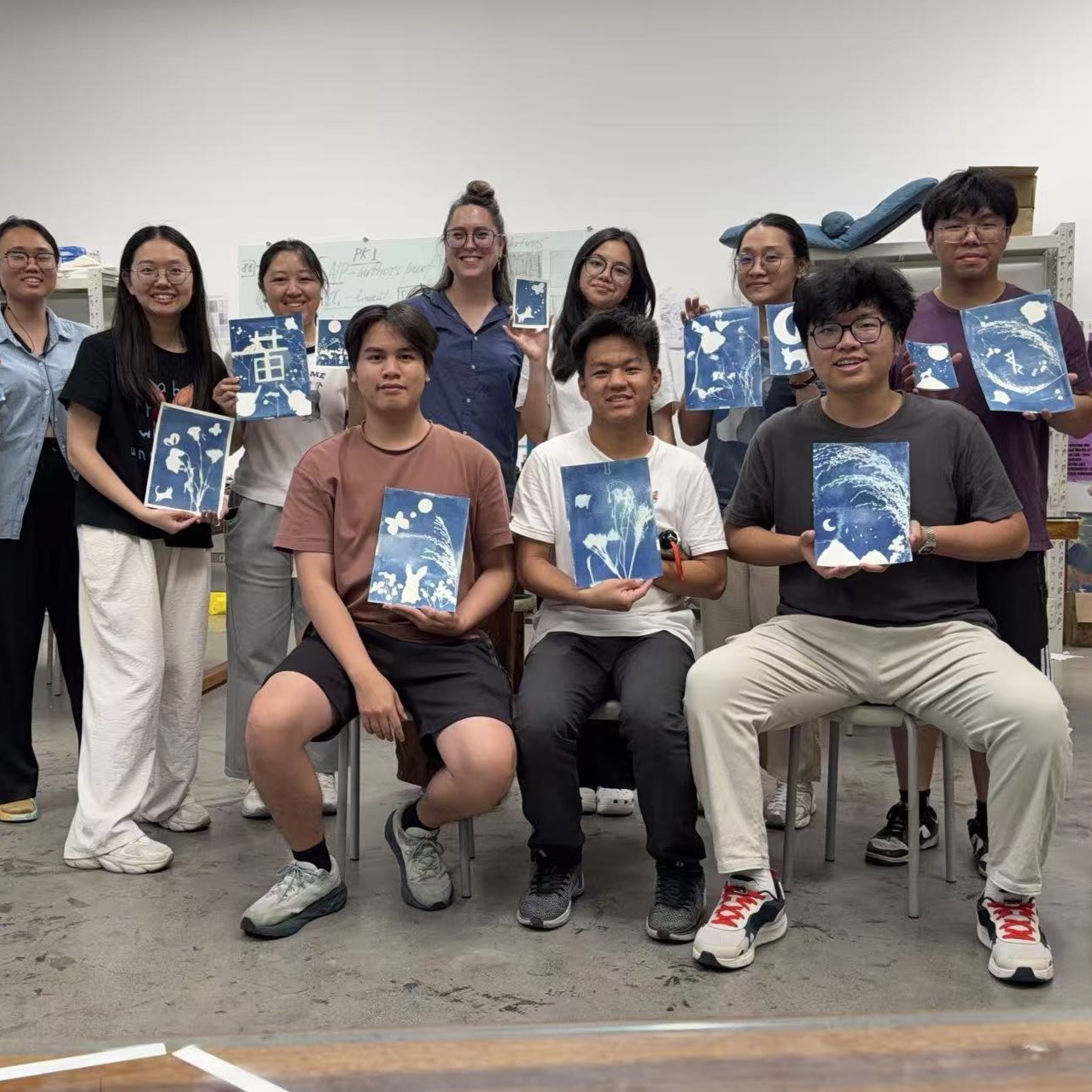 阳光为墨 时光作笺 | 我校国际学生邂逅浪漫蓝晒艺术