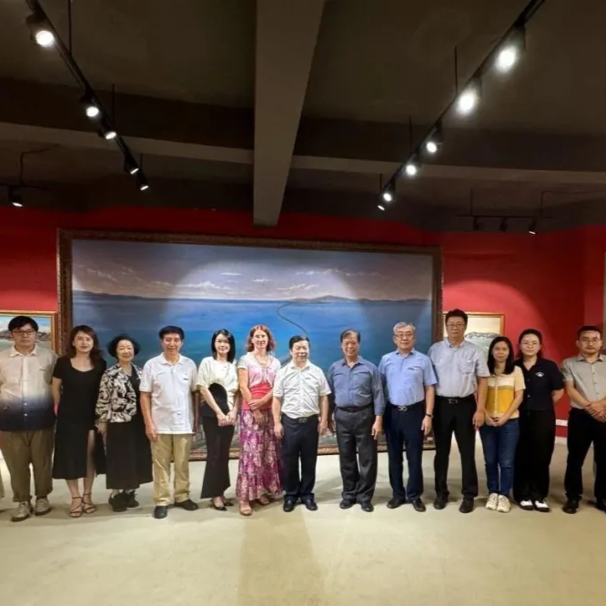 扬帆海丝｜我校中乌教师携手为新生打造美术作品展